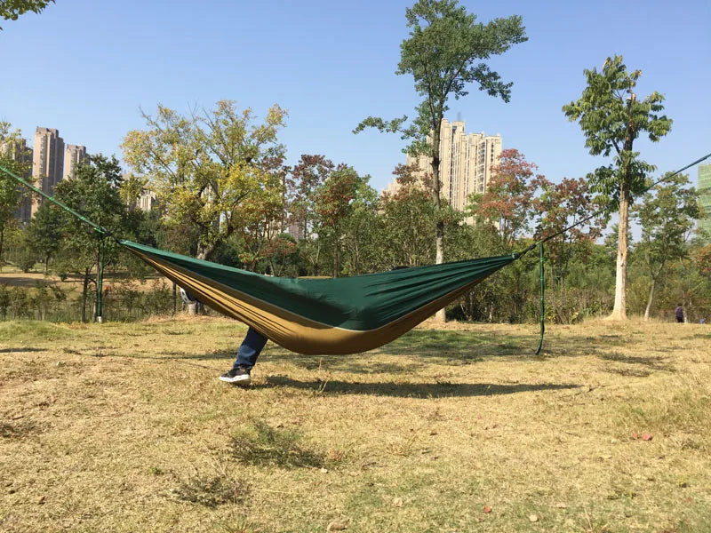 Hamac de Parachute Solide avec Sangles et Mousquetons Noirs - Camping, Voyage, Survie, Mobilier Extérieur pour Deux Personnes