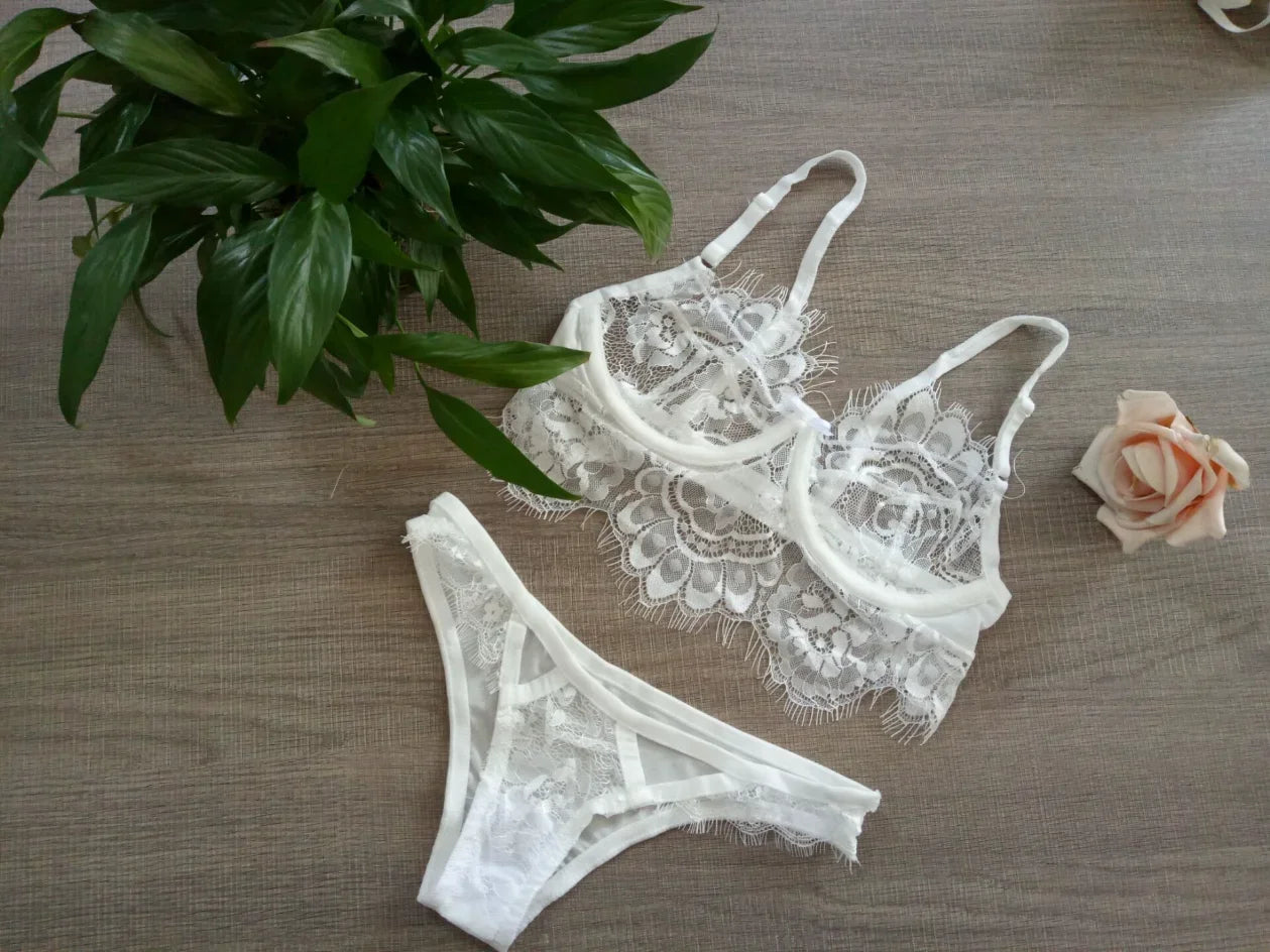 Ensemble de Lingerie Sexy en Dentelle Évider avec Eyelashes, Soutien-Gorge et Culotte